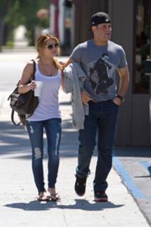 Hilary Duff feet photo thumbnail