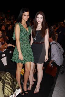 Michelle Trachtenberg feet photo thumbnail