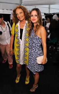 Rachel Bilson feet photo thumbnail