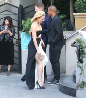 Kate Hudson feet photo thumbnail