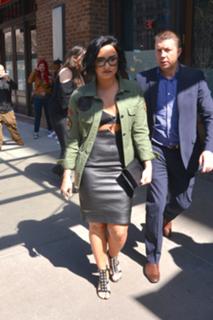 Demi Lovato feet photo thumbnail