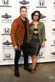 Demi Lovato feet photo thumbnail