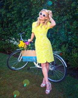 Reese Witherspoon feet photo thumbnail