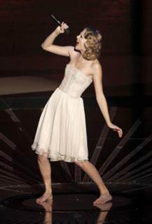 Taylor Swift feet photo thumbnail