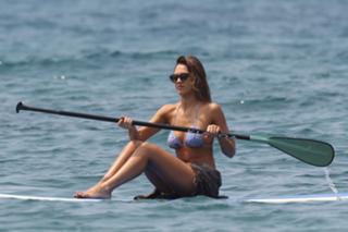 Jessica Alba feet photo thumbnail