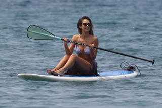 Jessica Alba feet photo thumbnail