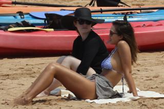 Jessica Alba feet photo thumbnail