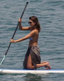 Jessica Alba feet photo thumbnail