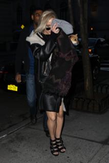 Jennifer Lawrence feet photo thumbnail
