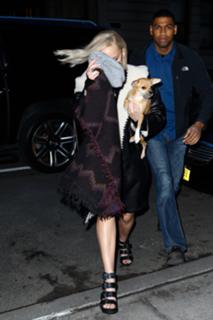 Jennifer Lawrence feet photo thumbnail