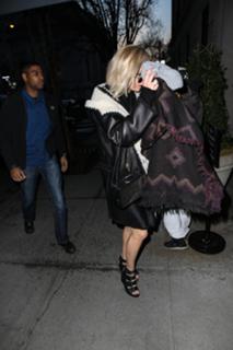 Jennifer Lawrence feet photo thumbnail