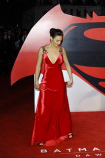 Gal Gadot feet photo thumbnail