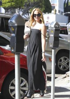 Mena Suvari feet photo thumbnail