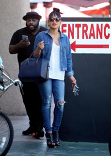 Christina Milian feet photo thumbnail