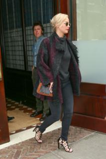 Jennifer Lawrence feet photo thumbnail