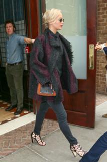 Jennifer Lawrence feet photo thumbnail