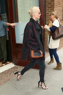 Jennifer Lawrence feet photo thumbnail