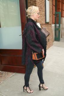 Jennifer Lawrence feet photo thumbnail