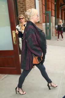 Jennifer Lawrence feet photo thumbnail