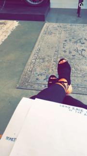 Vida Guerra feet photo thumbnail