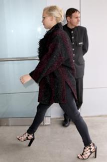 Jennifer Lawrence feet photo thumbnail