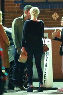 Jennifer Lawrence feet photo thumbnail