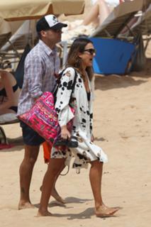 Jessica Alba feet photo thumbnail