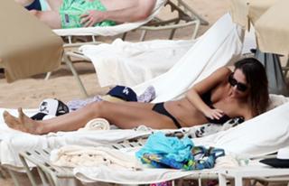 Jessica Alba feet photo thumbnail