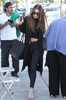 Lea Michele feet photo thumbnail