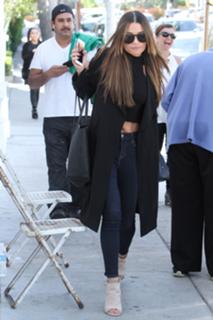 Lea Michele feet photo thumbnail