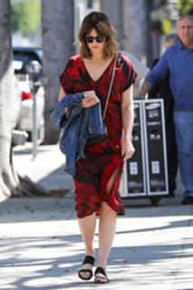 Mandy Moore feet photo thumbnail