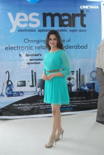 Kriti Kharbanda feet photo thumbnail
