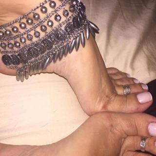 Karin Klemp feet photo thumbnail
