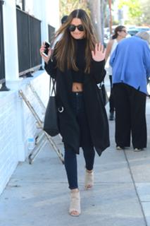 Lea Michele feet photo thumbnail