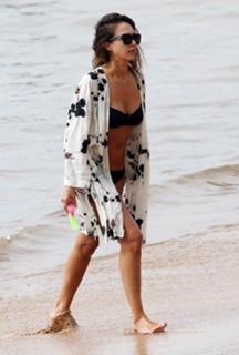 Jessica Alba feet photo thumbnail