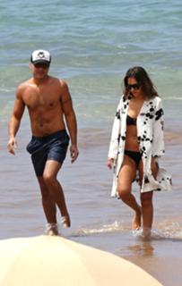 Jessica Alba feet photo thumbnail