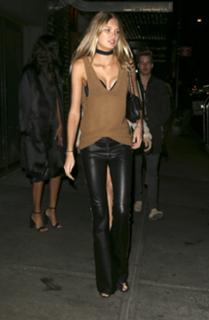 Lais Ribeiro feet photo thumbnail