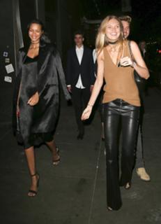 Lais Ribeiro feet photo thumbnail