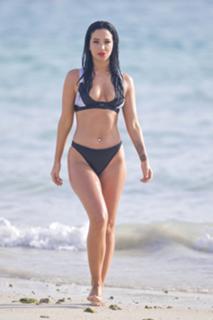 Tulisa feet photo thumbnail