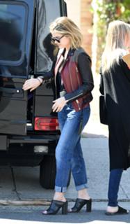 Lucy Hale feet photo thumbnail