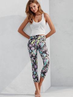 Josephine Skriver feet photo thumbnail