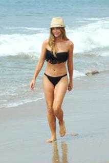 Denise Richards feet photo thumbnail