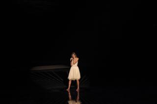 Taylor Swift feet photo thumbnail