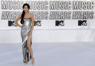 Selena Gomez feet photo thumbnail