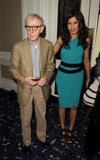 Freida Pinto feet photo thumbnail