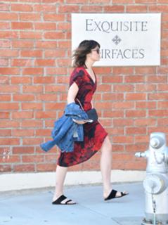 Mandy Moore feet photo thumbnail