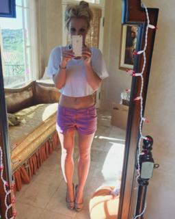 Britney Spears feet photo thumbnail