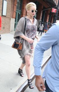 Jennifer Lawrence feet photo thumbnail