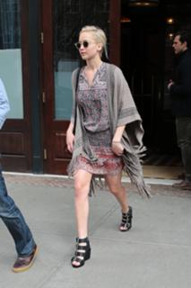 Jennifer Lawrence feet photo thumbnail