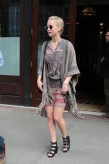 Jennifer Lawrence feet photo thumbnail